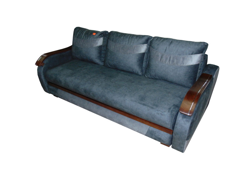 Sofa z drewnianymi częściami.jpg